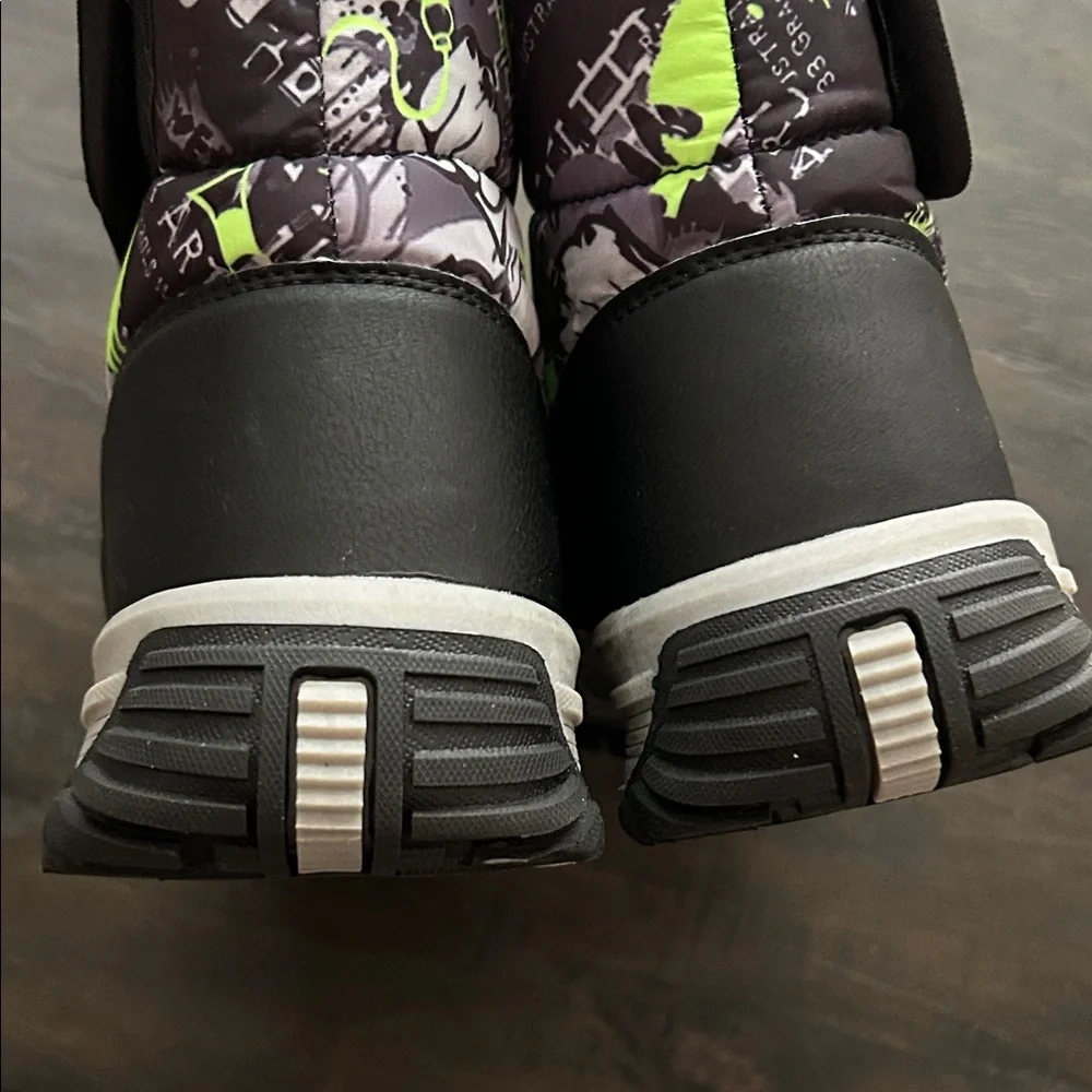 Sporto Kids Graphic Boots - Black and Neon GreenSport